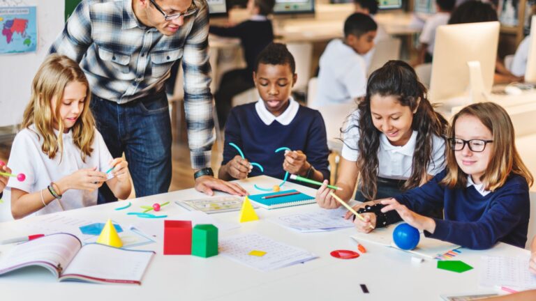 Students Learn Better When Reading on Paper - CW